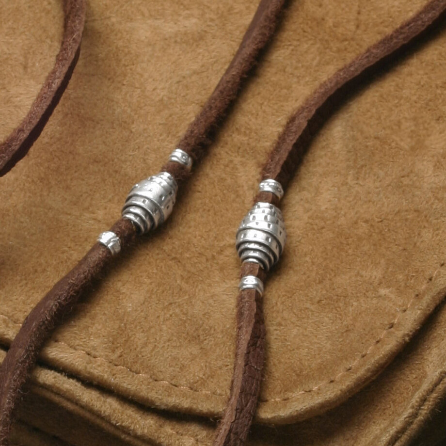 カレン族シルバー 1100年以上前 アンティークビーズ 水色 ホワイトハート 鹿革紐 ネックレス フリーサイズ SV950 a02-24