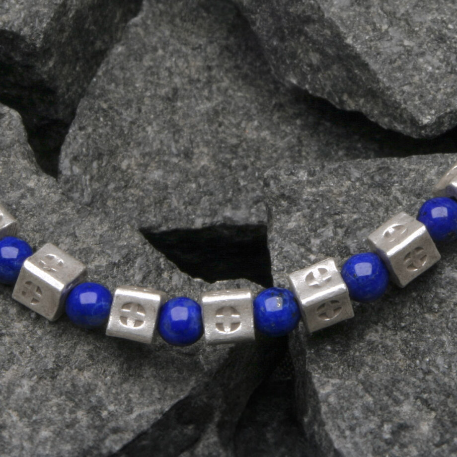 カレン族シルバー 群青の瑠璃 ラピスラズリ ビーズ ブレスレット アンクレット 車輪文様 SV950 a06-18